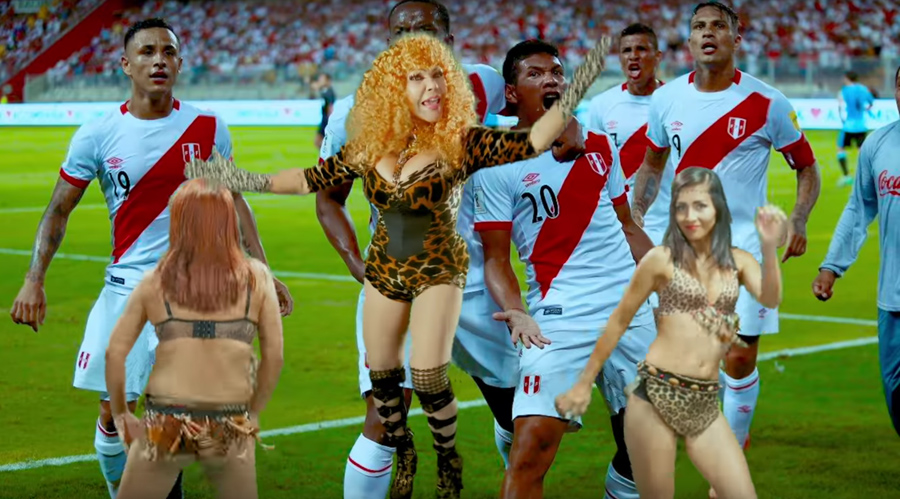 Por cierto, la de la derecha se mueve como gif, no cambia su paso.