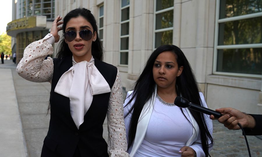 Emma Coronel a su salida de una audiencia preparatoria para el juicio de Guzmán Loera. (AFP)