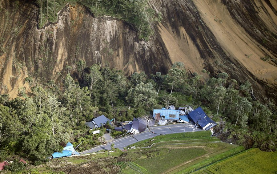 Deslaves de montañas sepultaron casas en Hokaido. (Reuters)