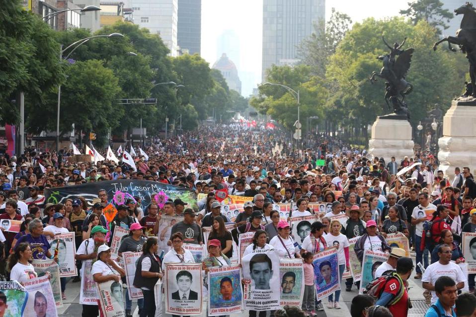 https://www.notivox.com.mx/uploads/media/2019/09/26/marcha-estudiantes-ayotzinapa-avenida-juarez.jpeg