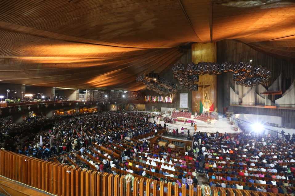 https://www.notivox.com.mx/uploads/media/2019/12/11/interior-de-la-basilica-de.jpeg