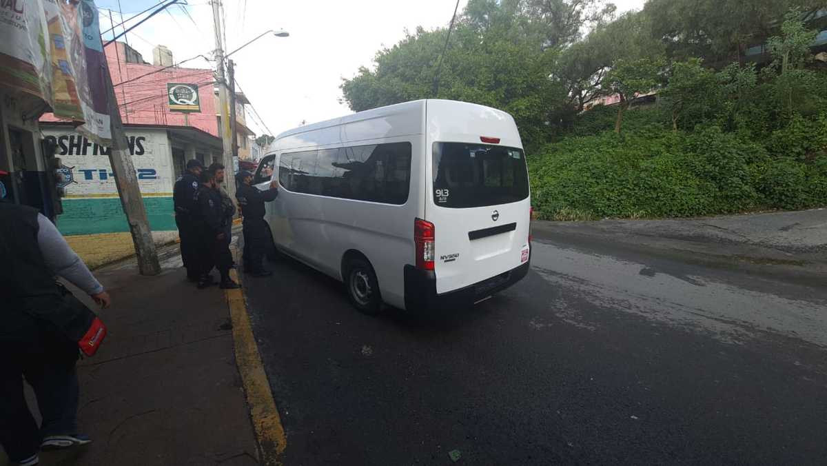 La combi circulaba sobre la avenida Minas Palacio en San Rafael Chamapa 2ª sección.