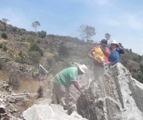En la sierra hay fallas geológicas, como son la del Chiquihuite, Tenayuca, Tlayalotes, Tlayacampa y Ave María Auxiliadora.