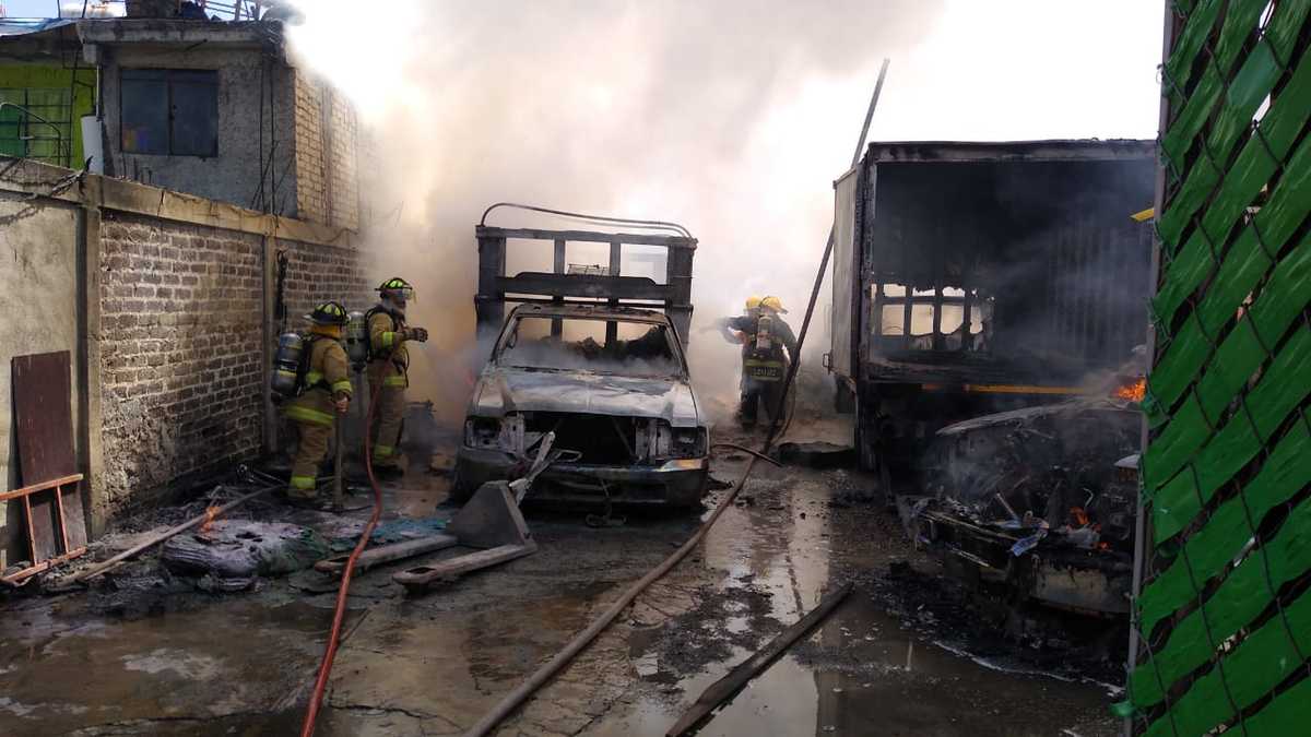 Los bomberos sofocaron la conflagración y revisaron las instalaciones.
