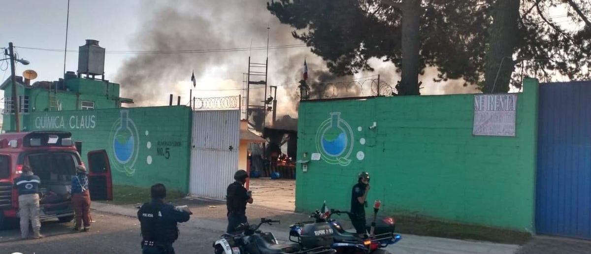 Vecinos se percataron de la columna de humo que alcanzó una altura considerable.