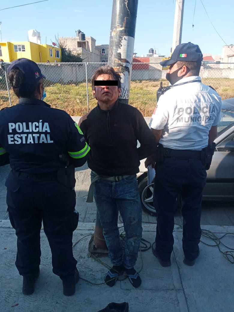 Policías locales y estatales rescataron al individuo.