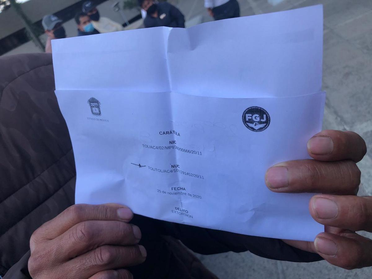 Denuncia por extorsión a polleros.