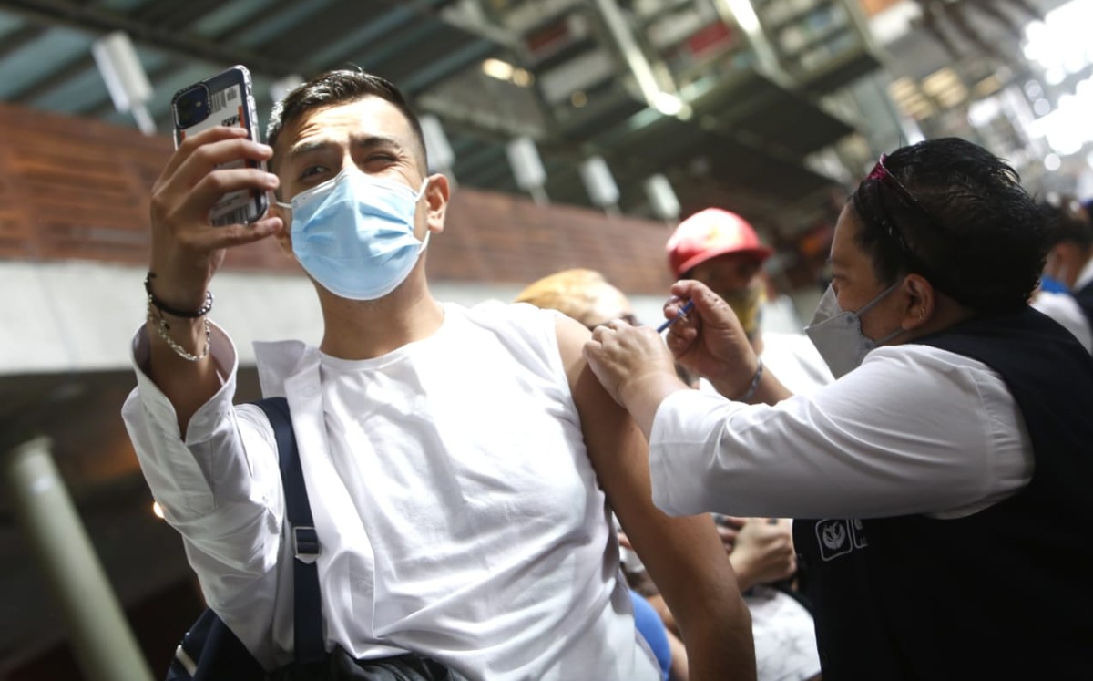 La vacunación a mayores de 30 años arrancó en la alcaldía Cuauhtémoc |  Ariana Pérez