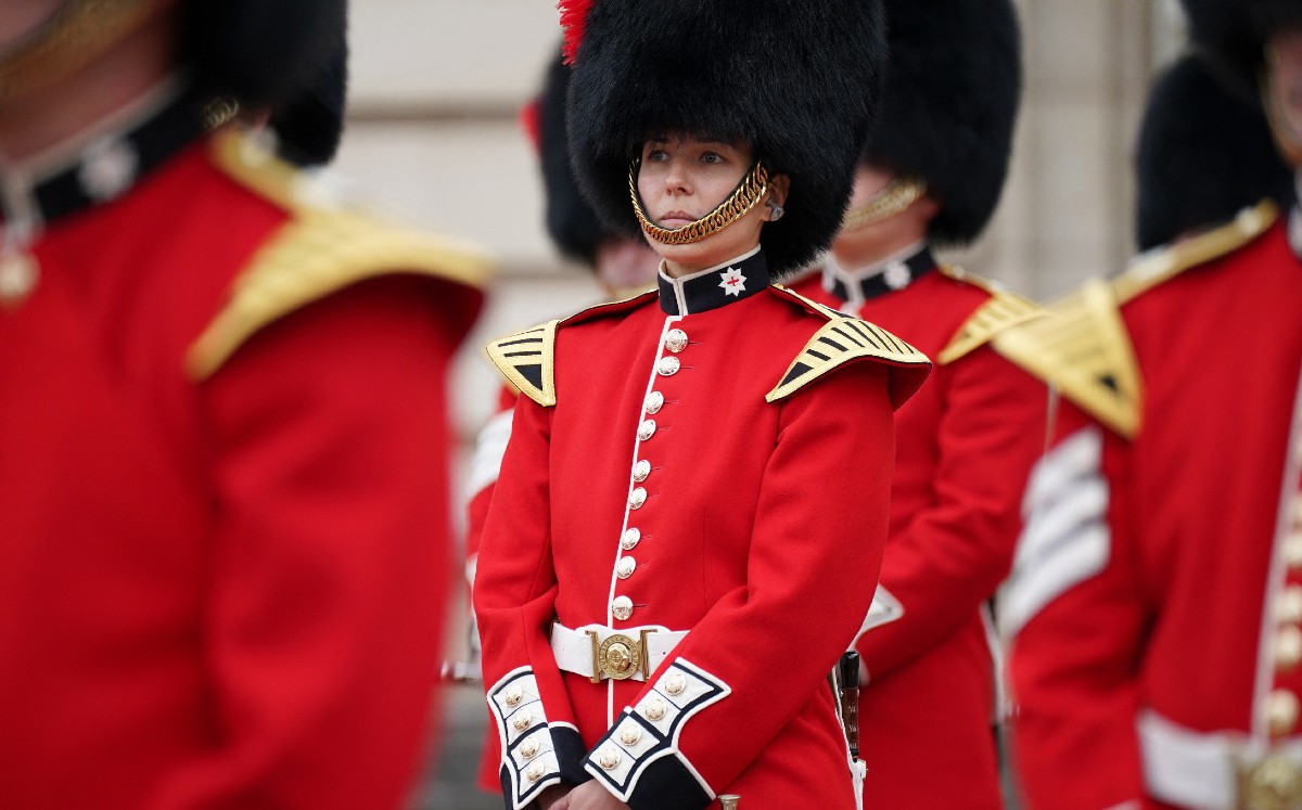 El regreso del lunes se produce después que el mes pasado se reanudara una ceremonia similar en el Castillo de Windsor, la casa de la reina al oeste de Londres | Foto: Yui Mok/AFP
