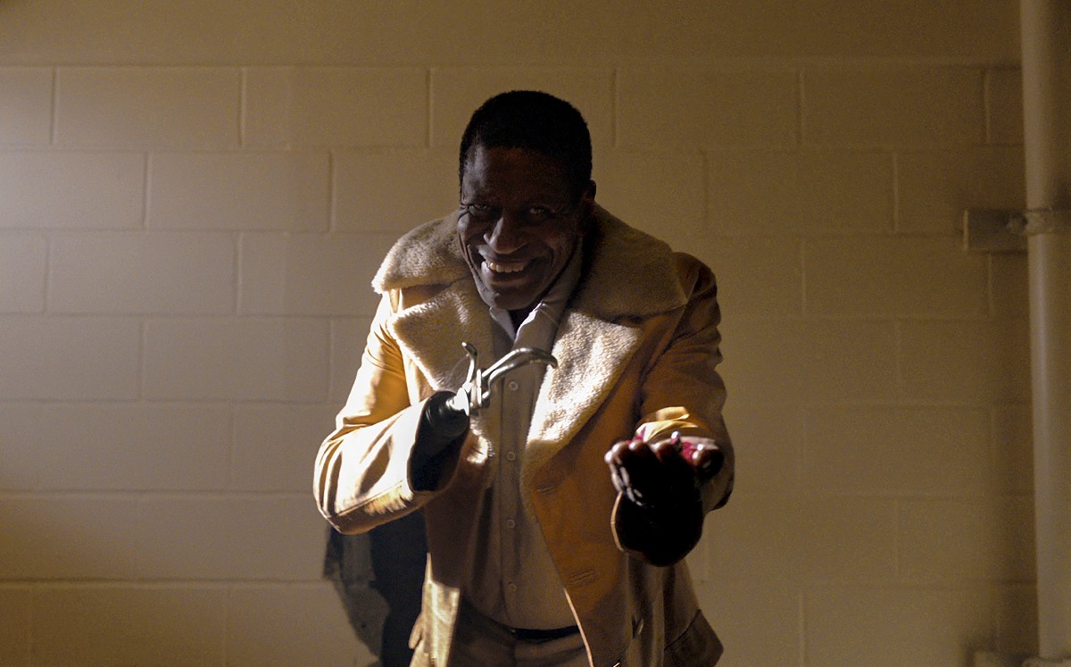 En esta imagen difundida por Universal Pictures, Michael Hargrove como Sherman Fields en una escena de "Candyman". (Universal Pictures y MGM Pictures vía AP)