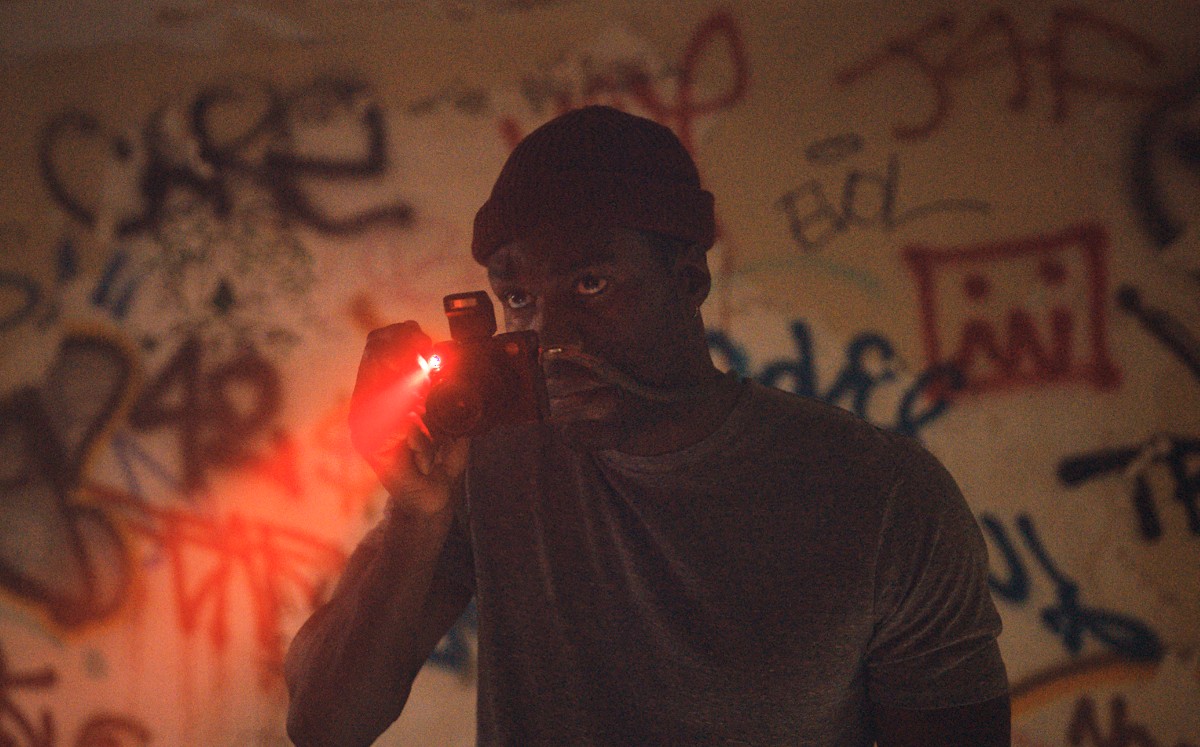 En esta imagen difundida por Universal Pictures, Yahya Abdul-Mateen II en una escena de "Candyman". (Universal Pictures y MGM Pictures vía AP)