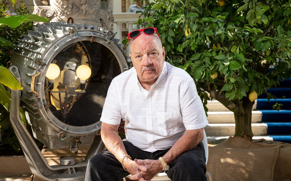El director Paul Schrader posa para promover la película “The Card Counter” en la 78a edición del Festival de Cine de Venecia en Venecia, Italia, el 2 de septiembre de 2021. (Foto Joel C Ryan/Invision/AP)