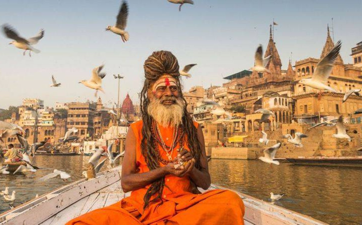Benarés es una de las ciudades habitadas más antiguas del mundo y la más sagrada para los hindúes | FOTO: HITESH MAKWANA/EYEEM/GETTY IMAGES