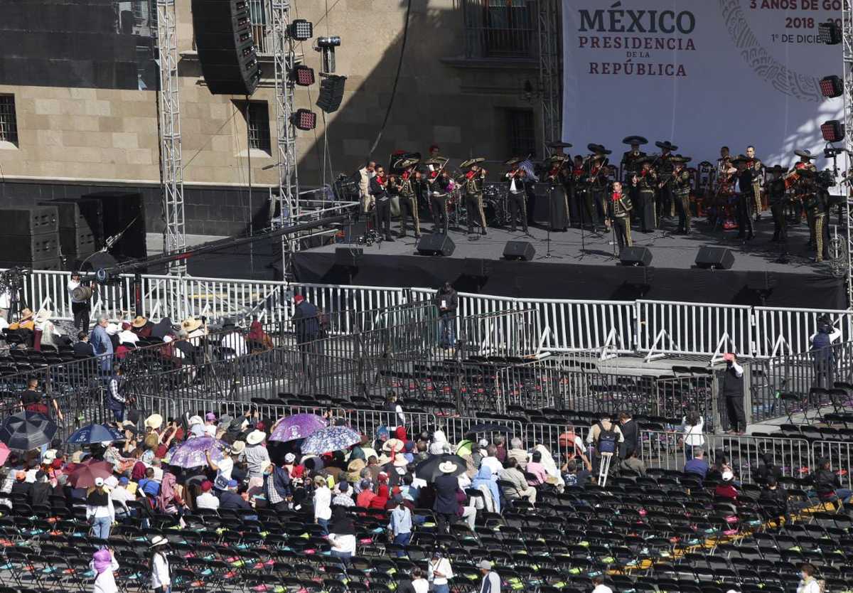 Marichis en evento de AMLO