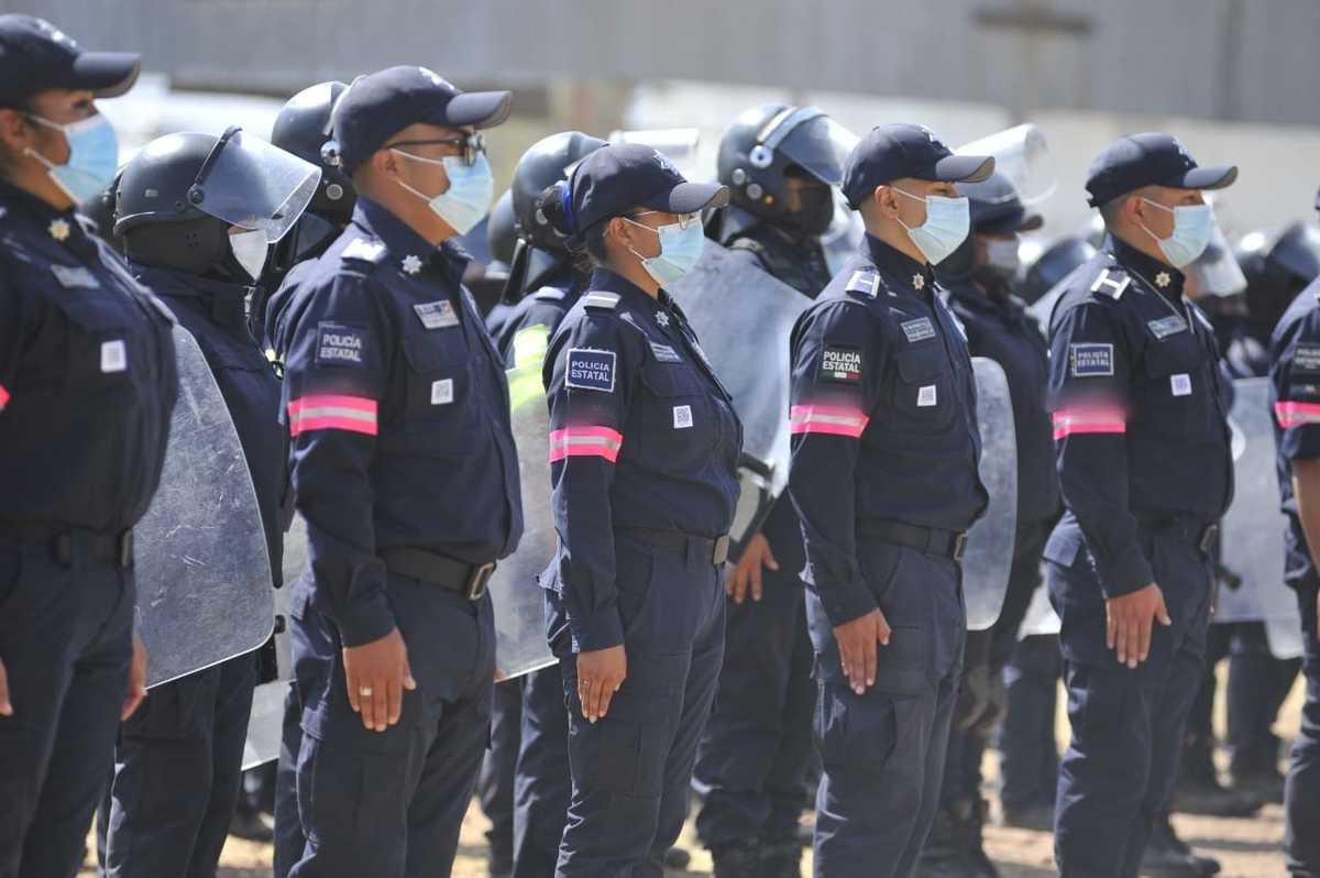 policías