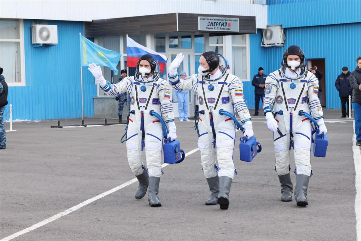Los astronautas rusos despegaron de una base en Kazajistán. | EFE