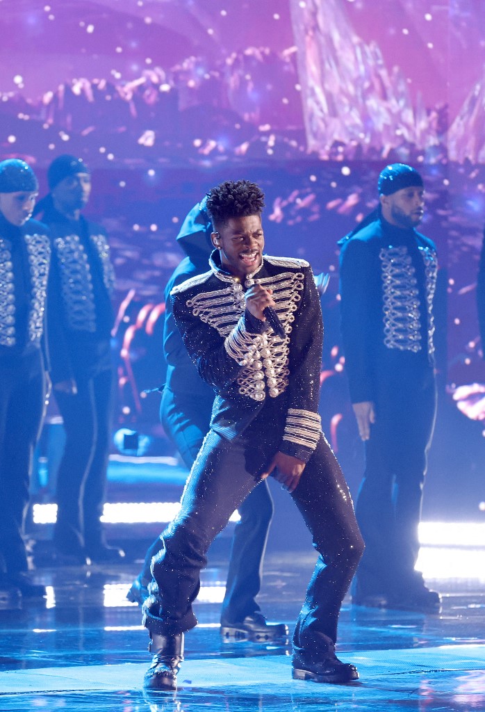 https://www.notivox.com.mx/uploads/media/2022/04/03/lil-nas-presenta-performance-premios.jpg