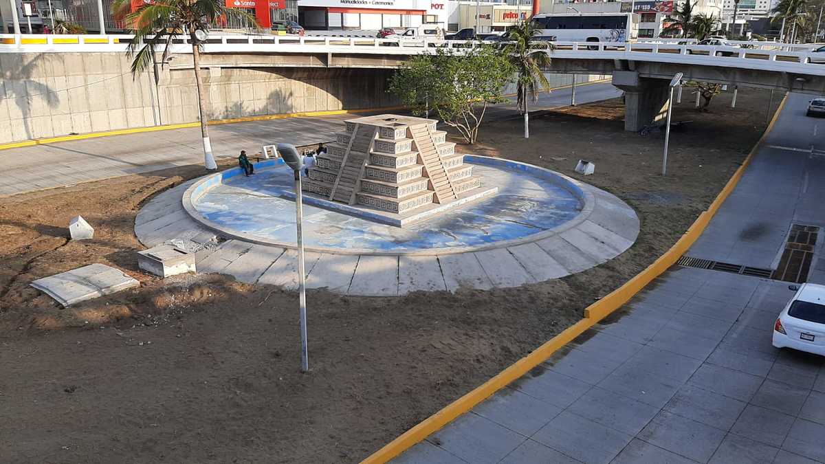 Bajan a los voladores de Papantla antes que se caigan por corrosión
